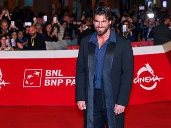 Domenica In, Can Yaman ‘teme’ domande sulla vita privata. Mara Venier: “Sei terrorizzato”