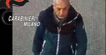 Donna accoltellata a Milano, l’aggressore al gip: “Non volevo uccidere, angosciato per la vittima”