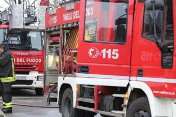 Dramma a Lucca, incendio nella notte a San Vito: 2 morti e 13 feriti