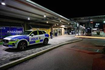 Droni avvistati all’aeroporto svedese di Goteborg: “Traffico sospeso e voli deviati verso altri scali”