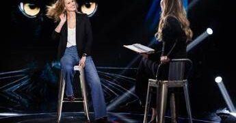 Eva Herzigova a Belve, l’intervista non convince: “Fastidiosa, ride e non dice nulla”