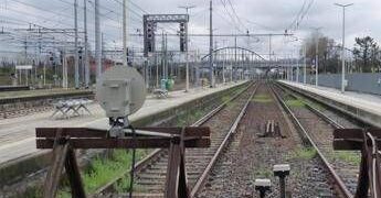 Firenze, muore investito da un treno: ritardi fino a due ore per l’Alta Velocità