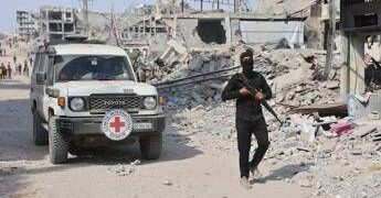 Gaza, Hamas consegna corpo altro ostaggio: in Israele l’identificazione