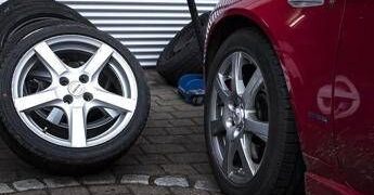 Gomme invernali e catene da neve: cosa dice la normativa