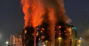 Hong Kong, maxi incendio in un complesso residenziale: almeno 4 morti