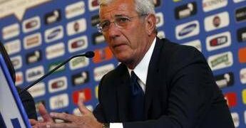 Lippi torna (per poco) in panchina: il discorso da brividi al Viareggio