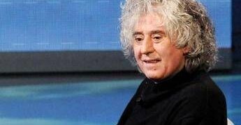 Malore improvviso per Branduardi, rinviato concerto a Roma