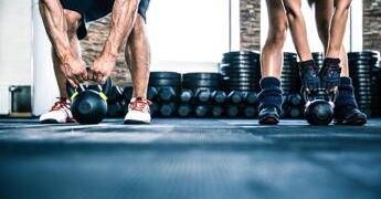 Maschi ossessionati dal fisico e dal mangiare ‘puro’, cos’è l’ortoressia e quali sono i rischi