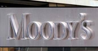 Moody’s alza il rating dell’Italia a Baa2: outlook passa a stabile