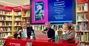 Palmaroli ‘Osho’ presenta il nuovo libro Awanagana: “Il politico più ironico? Renzi”