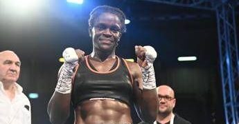 Pamela Noutcho Sawa campionessa mondiale dei pesi leggeri. Chi è l’infermiera che ha riportato la boxe italiana in cima al mondo