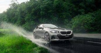 Quando la pioggia incontra l’asfalto: la sicurezza parte dagli pneumatici