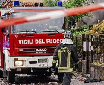 Reggio Emilia, crolla il soffitto di un’abitazione a Boretto: feriti madre e figlio