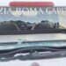 Roma, spari da carabina ad aria compressa contro auto polizia locale al campo nomadi: “In frantumi il lunotto posteriore”