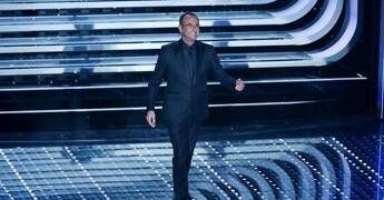 Sanremo, annuncio big slitta di una settimana. Conti: “Rispetto per Vanoni”