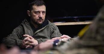 Scandalo corruzione in Ucraina, lasciano due ministri dopo il pressing di Zelensky