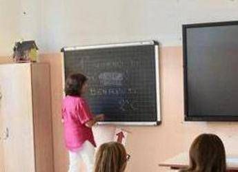 Scuola, firmato rinnovo del contratto. Valditara: “Aumenti per docenti e Ata di 150 e 110 euro”