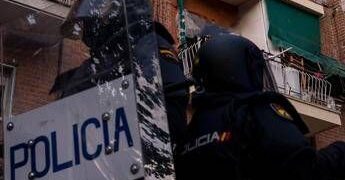 Spagna, “attacco jihadista” a Madrid: 18enne ferisce tre persone