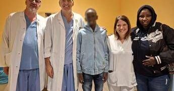 Storia di Lamine, 14enne del Senegal salvato dall’amputazione a Como