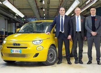 Torino accoglie la nuova Fiat 500 Hybrid: produzione e rinascita a Mirafiori