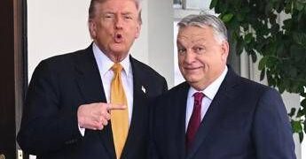 Trump accoglie Orban alla Casa Bianca: “Incontro con Putin? C’è sempre una possibilità”