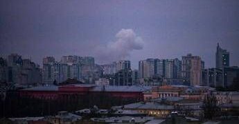 Ucraina-Russia, Kiev sotto attacco. Nuovo piano per la pace in 19 punti