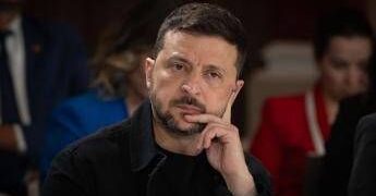 Ucraina-Russia, piano Usa cambia. Zelensky: “Serve colloquio con Trump”