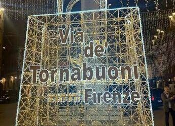 Via de’ Tornabuoni illumina il Natale a Firenze
