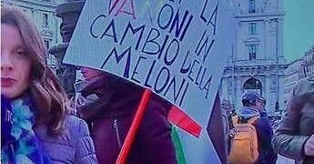 Violenza su donne, Trancassini: “A corteo Roma cartello ‘ridacci la Vanoni in cambio della Meloni'”