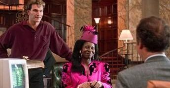 Whoopi Goldberg, dalle pompe funebri a imbrogliona da Oscar: oggi i 70 anni di un’icona di Hollywood