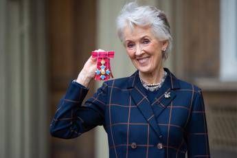 Addio a Joanna Trollope, la regina dei romanzi rosa aveva 82 anni