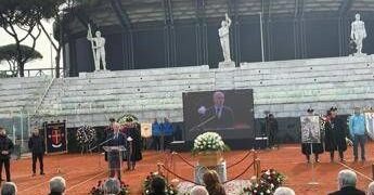 Addio a Nicola Pietrangeli, a Roma l’ultimo saluto alla leggenda del tennis sulle note di My Way
