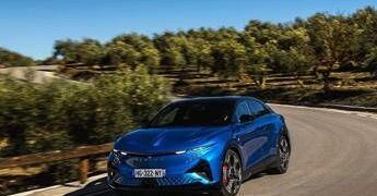 Alpine A390: elegante, elettrica e sport fastback