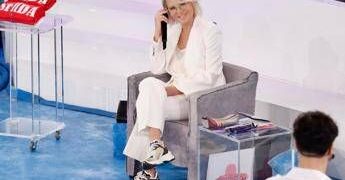 Amici, oggi domenica 21 dicembre: gli ospiti e le anticipazioni