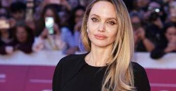Angelina Jolie mostra le cicatrici della mastectomia: il messaggio per le donne