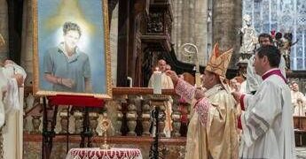 Arcivescovo Delpini: “‘Trovati a tuo agio nella vita’: la lezione di San Carlo Acutis ai ragazzi di Milano”