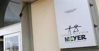 Arezzo, bambino di 10 anni cade dal secondo piano: ricoverato all’ospedale Meyer