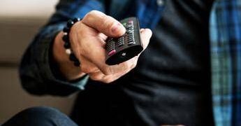 Ascolti tv, ‘The Voice Senior’ vince il prime time. 1 milione e 262mila spettatori per Meloni da Mentana