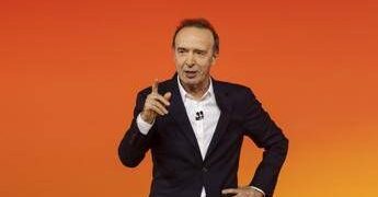 Ascolti tv, successo per Benigni: quasi 4 milioni per ‘Pietro’ su Rai1