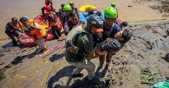 Asia colpita da inondazioni e frane, oltre 1.000 vittime: Sri Lanka e Indonesia in ginocchio