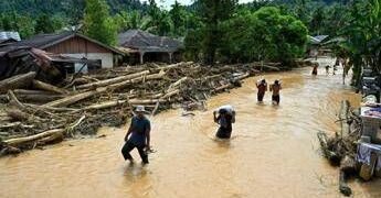 Asia, sud-est in ginocchio per alluvioni: 1.300 vittime ed emergenza cibo