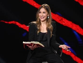 Belve, stasera l’ultima puntata: Fagnani intervista tre ospiti e Maria De Filippi