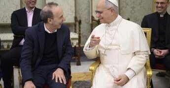 Benigni al Tg1, gaffe in diretta: “Ringrazio Papa Francesco…” – Il video