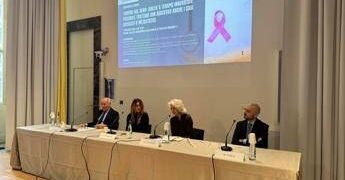 Cancro al seno avanzato, Aifa approva nuova terapia mirata