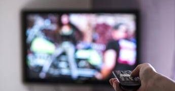 Canone Rai 2026, esenzione per gli over 75: come fare e le scadenze da rispettare