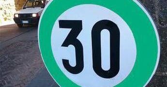 Cartelli stradali con bordo verde: quando arriva in Italia la nuova segnaletica?