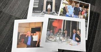 Caso Epstein, pubblicate foto in Marocco con Bill Clinton. I dem: “Rimossa quella con Trump”
