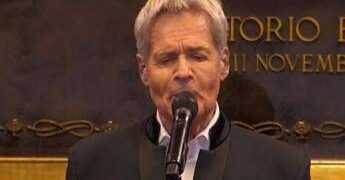 Concerto di Natale in Senato con Mattarella, canta Claudio Baglioni canta: “Grazie per privilegio”