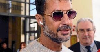 Corona e le chat di Signorini, è indagato per revenge porn: sarà sentito domani