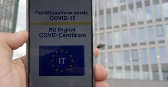 Covid, Consulta: “Infondate questioni legittimità obbligo vaccino e Green pass”